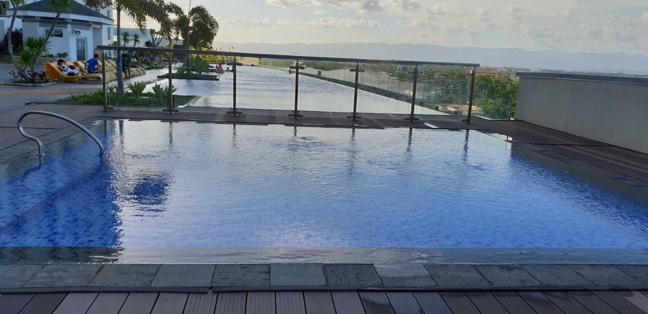 Mactan Newtown Condo With Garden And Ocean View 8Newtown Blvd マクタン エクステリア 写真
