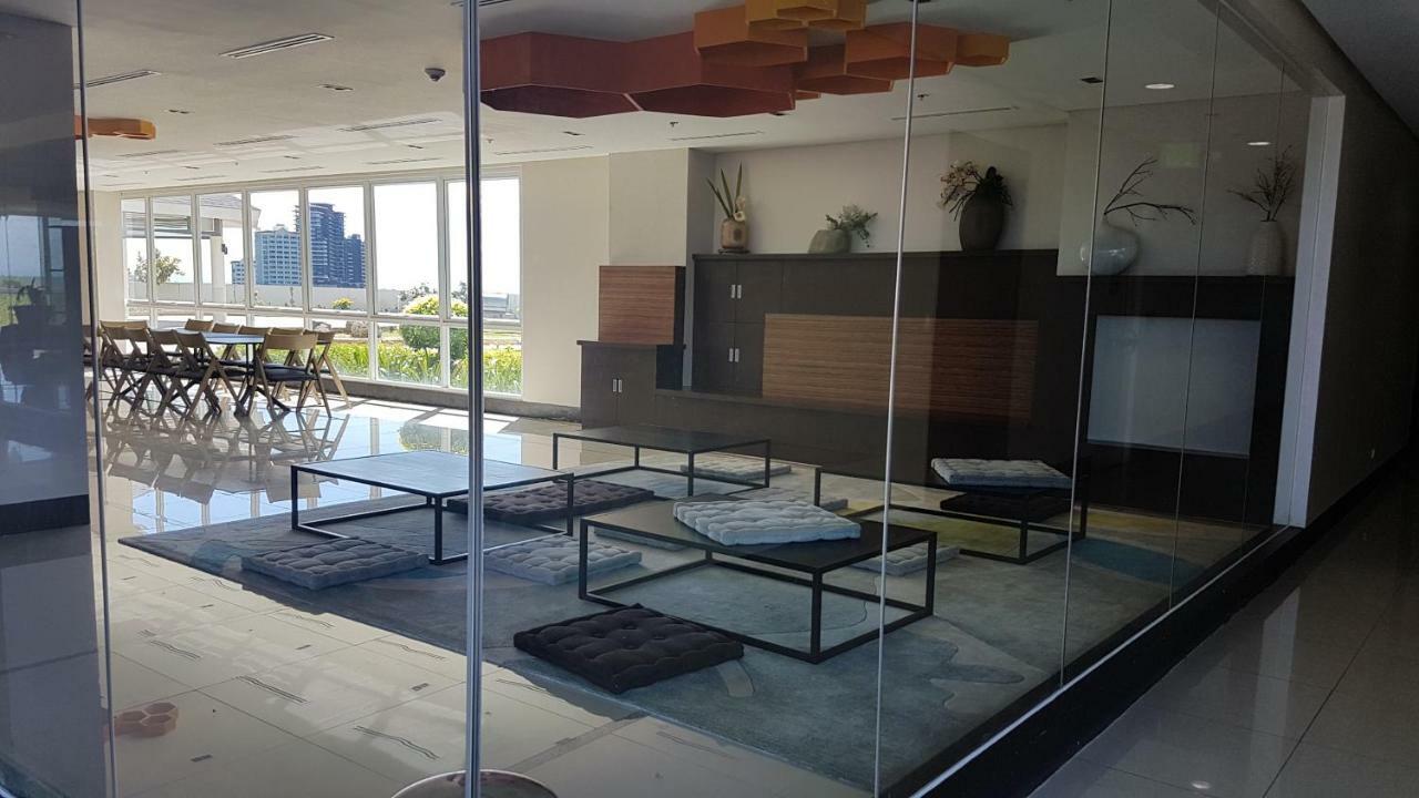 Mactan Newtown Condo With Garden And Ocean View 8Newtown Blvd マクタン エクステリア 写真