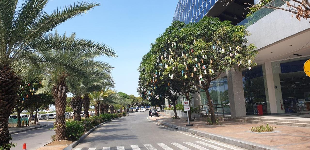 Mactan Newtown Condo With Garden And Ocean View 8Newtown Blvd マクタン エクステリア 写真