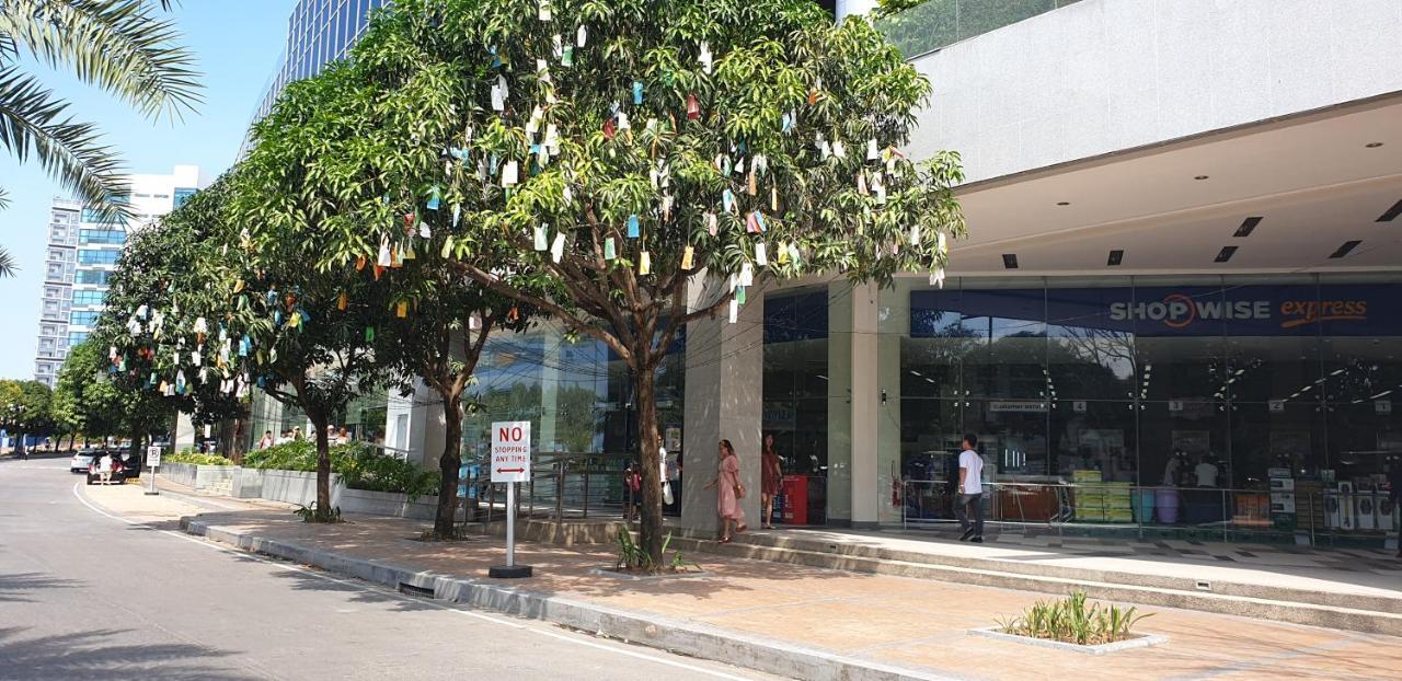 Mactan Newtown Condo With Garden And Ocean View 8Newtown Blvd マクタン エクステリア 写真