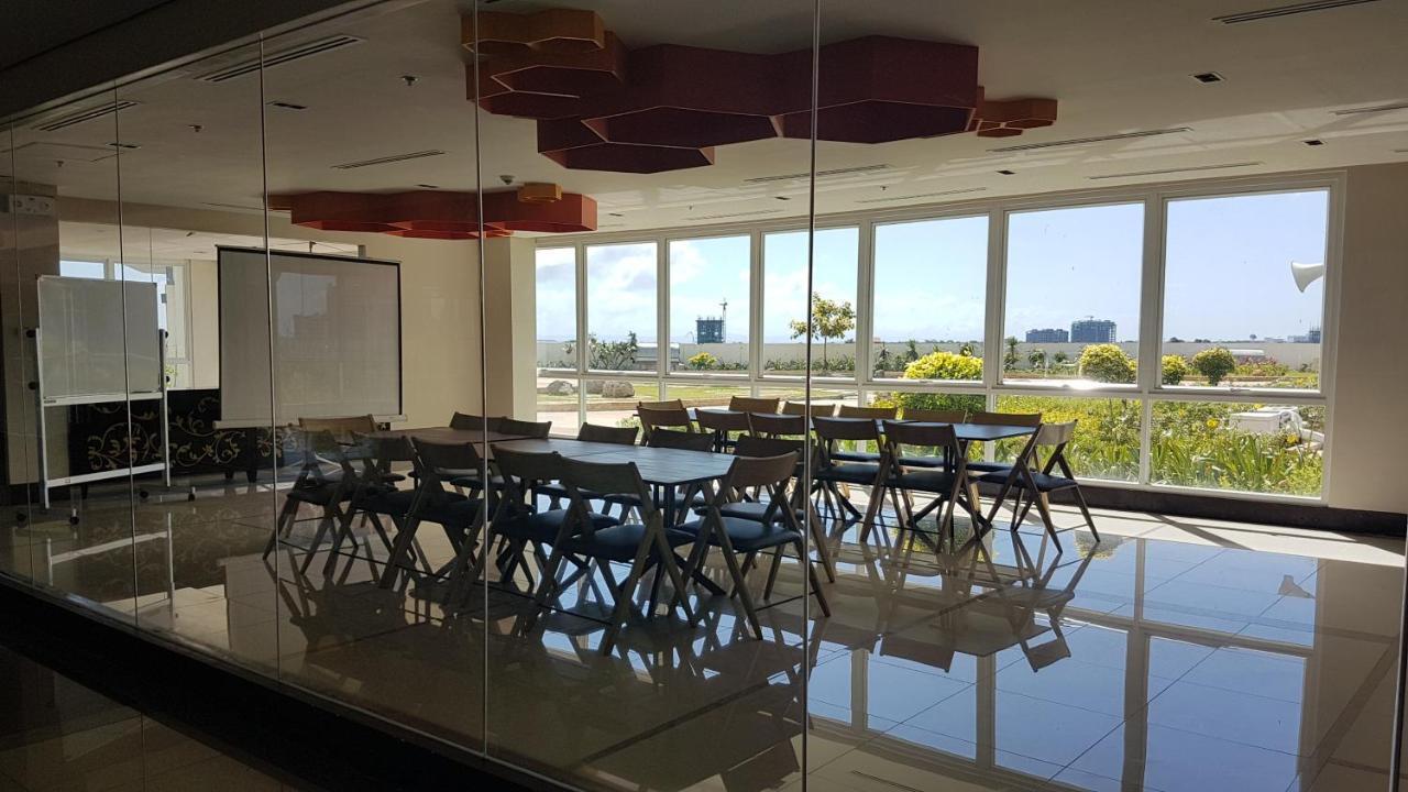Mactan Newtown Condo With Garden And Ocean View 8Newtown Blvd マクタン エクステリア 写真