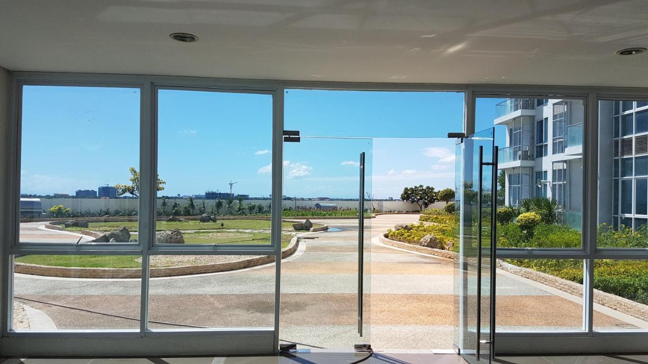 Mactan Newtown Condo With Garden And Ocean View 8Newtown Blvd マクタン エクステリア 写真